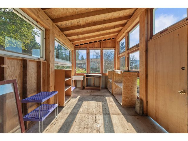 1378 Nw GROVE St, Roseburg, OR 97471