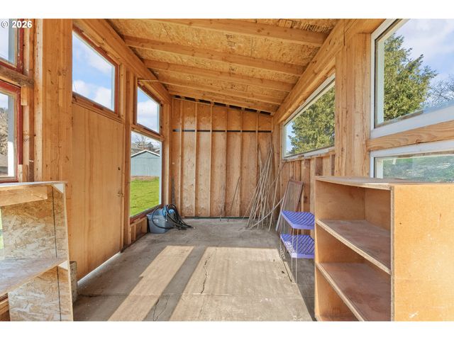 1378 Nw GROVE St, Roseburg, OR 97471