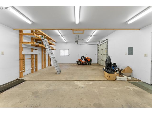 1378 Nw GROVE St, Roseburg, OR 97471