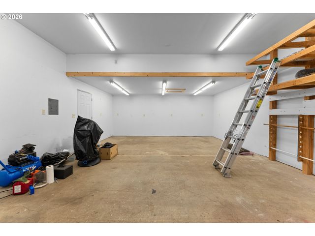 1378 Nw GROVE St, Roseburg, OR 97471