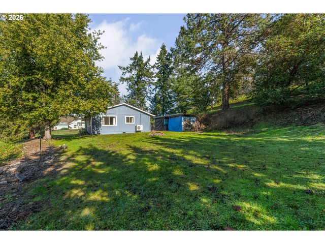 1378 Nw GROVE St, Roseburg, OR 97471