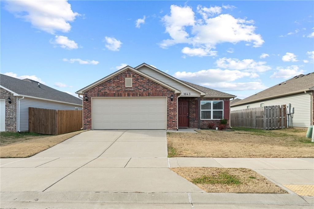1643 S Towhee Lane, Fayetteville, AR 72701