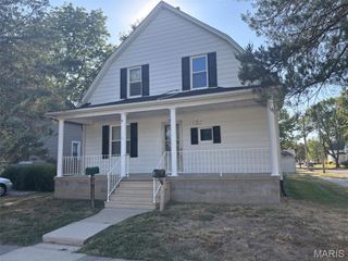 1700 Cypress Street, Highland, IL 62249