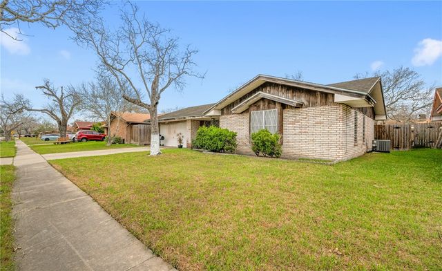 1114 Bradshaw Dr, Corpus Christi, TX 78412