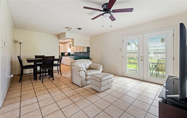 1114 Bradshaw Dr, Corpus Christi, TX 78412