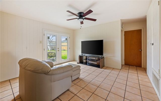 1114 Bradshaw Dr, Corpus Christi, TX 78412