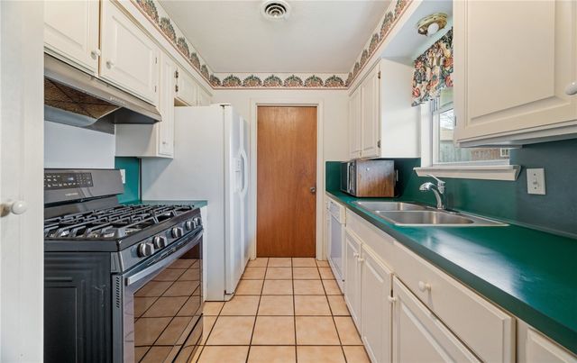 1114 Bradshaw Dr, Corpus Christi, TX 78412