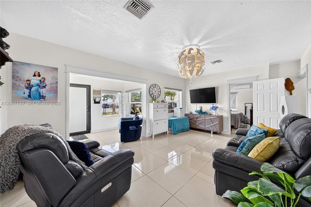 17019 SW 100th Ave, Miami, FL 33157
