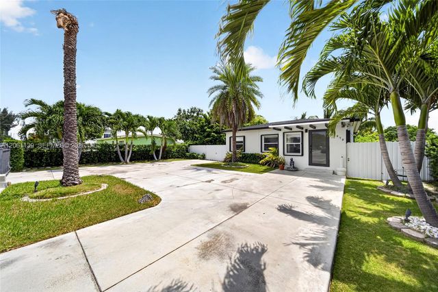 17019 SW 100th Ave, Miami, FL 33157