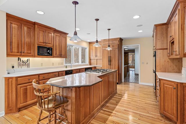 2 Crocus Lane, North Oaks, MN 55127