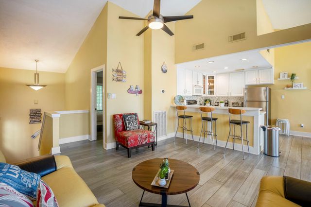 22547 Bayview Circle, Huntsville, TX 77320
