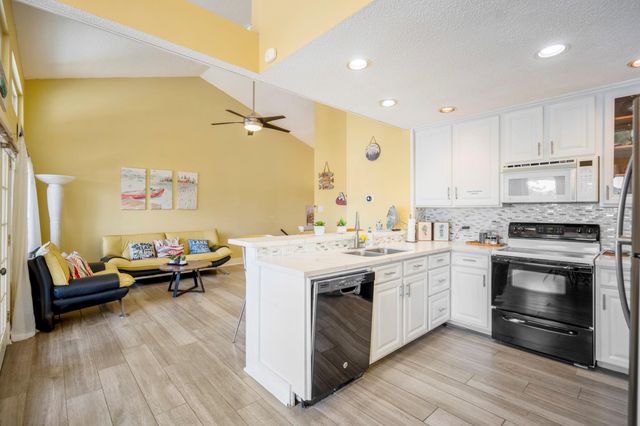 22547 Bayview Circle, Huntsville, TX 77320