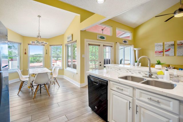 22547 Bayview Circle, Huntsville, TX 77320