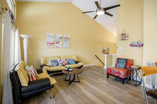 22547 Bayview Circle, Huntsville, TX 77320