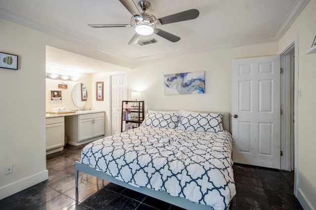 22547 Bayview Circle, Huntsville, TX 77320