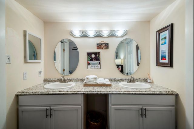 22547 Bayview Circle, Huntsville, TX 77320