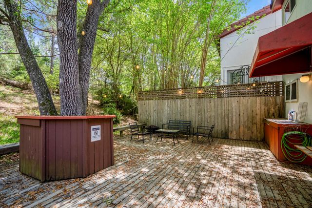 22547 Bayview Circle, Huntsville, TX 77320