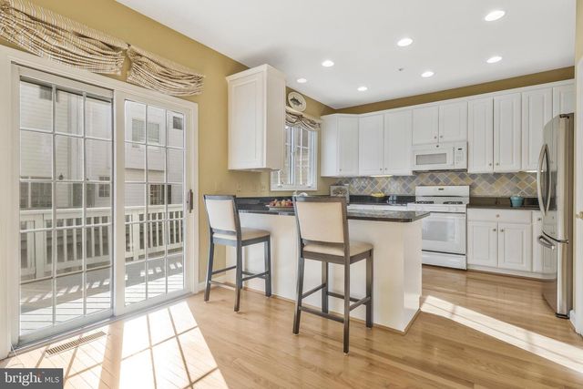 8847 ASHGROVE HOUSE LN, Vienna, VA 22182