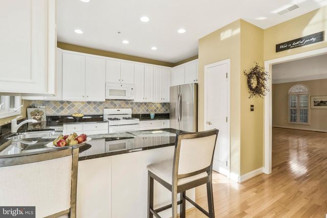 8847 ASHGROVE HOUSE LN, Vienna, VA 22182