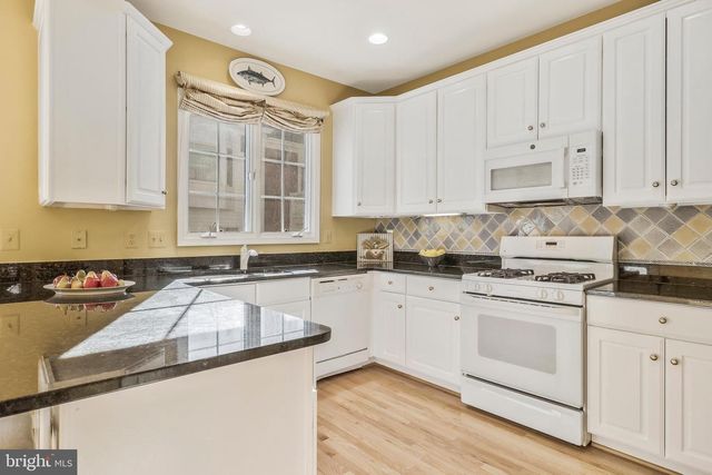 8847 ASHGROVE HOUSE LN, Vienna, VA 22182