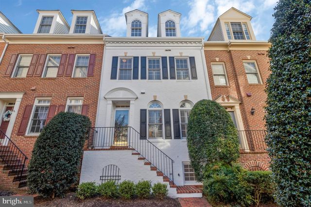 8847 ASHGROVE HOUSE LN, Vienna, VA 22182