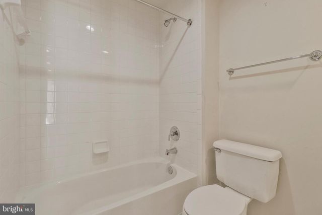 8847 ASHGROVE HOUSE LN, Vienna, VA 22182