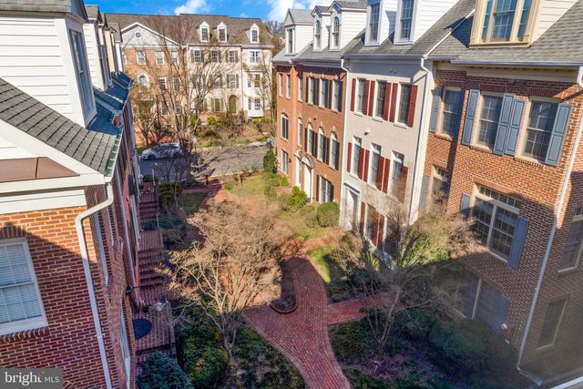 8847 ASHGROVE HOUSE LN, Vienna, VA 22182