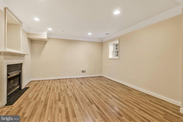 8847 ASHGROVE HOUSE LN, Vienna, VA 22182