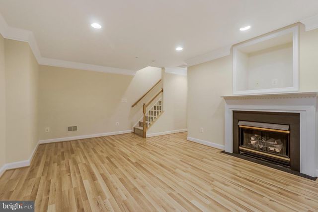 8847 ASHGROVE HOUSE LN, Vienna, VA 22182