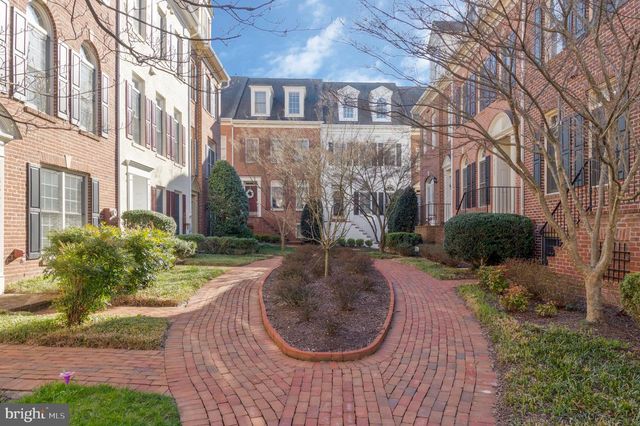 8847 ASHGROVE HOUSE LN, Vienna, VA 22182