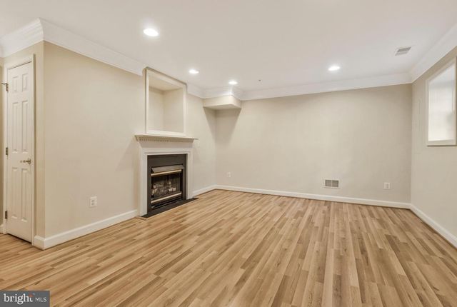 8847 ASHGROVE HOUSE LN, Vienna, VA 22182