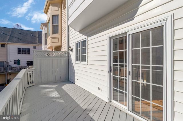 8847 ASHGROVE HOUSE LN, Vienna, VA 22182