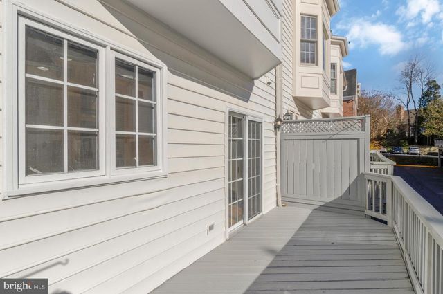 8847 ASHGROVE HOUSE LN, Vienna, VA 22182