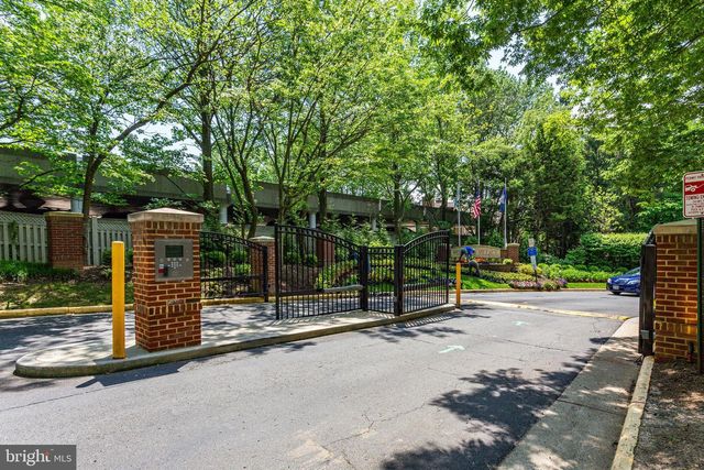 8847 ASHGROVE HOUSE LN, Vienna, VA 22182