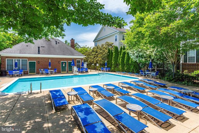 8847 ASHGROVE HOUSE LN, Vienna, VA 22182