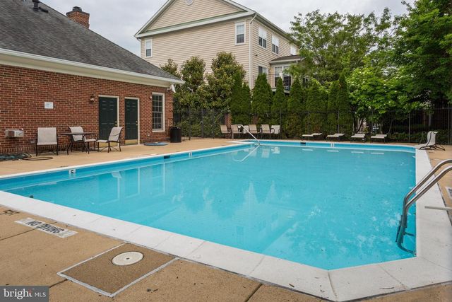 8847 ASHGROVE HOUSE LN, Vienna, VA 22182