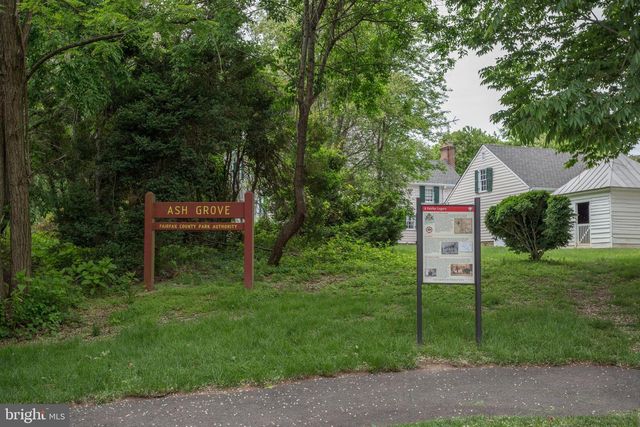 8847 ASHGROVE HOUSE LN, Vienna, VA 22182