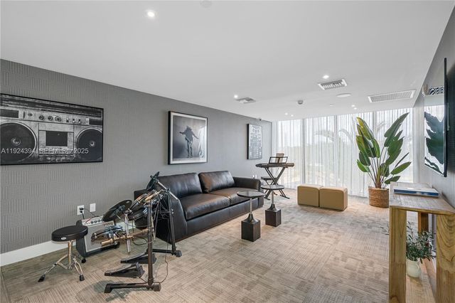 16395 Biscayne Blvd 1309, North Miami Beach, FL 33160