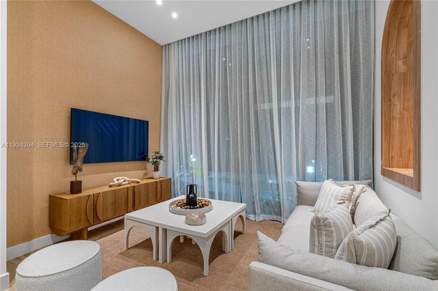 16395 Biscayne Blvd 1309, North Miami Beach, FL 33160