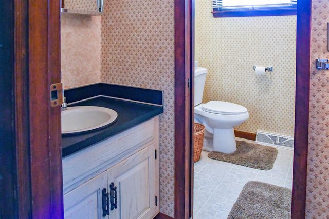 3056 S Glenway Drive, Bay City, MI 48706