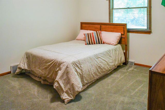3056 S Glenway Drive, Bay City, MI 48706