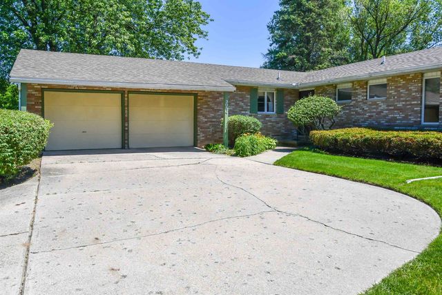 3056 S Glenway Drive, Bay City, MI 48706