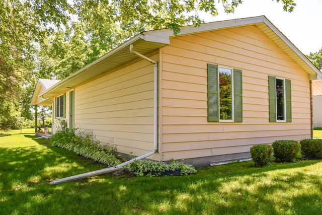 3056 S Glenway Drive, Bay City, MI 48706