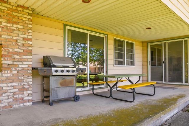 3056 S Glenway Drive, Bay City, MI 48706