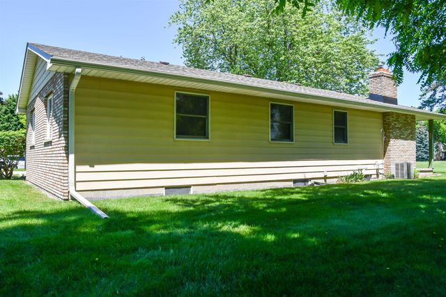 3056 S Glenway Drive, Bay City, MI 48706