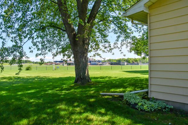 3056 S Glenway Drive, Bay City, MI 48706