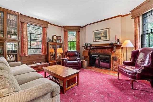 11 Concord Road, Wayland, MA 01778