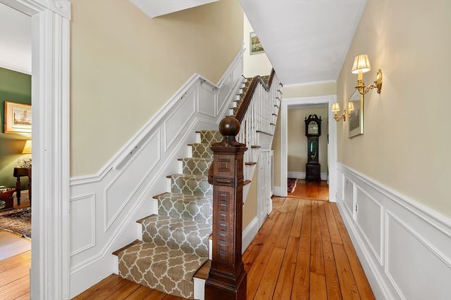 11 Concord Road, Wayland, MA 01778
