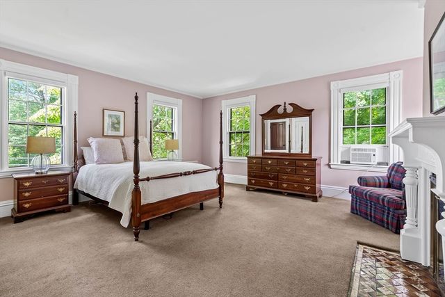 11 Concord Road, Wayland, MA 01778