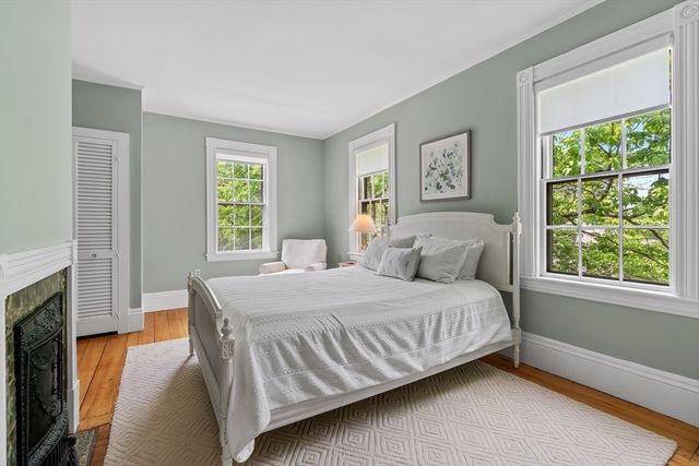 11 Concord Road, Wayland, MA 01778
